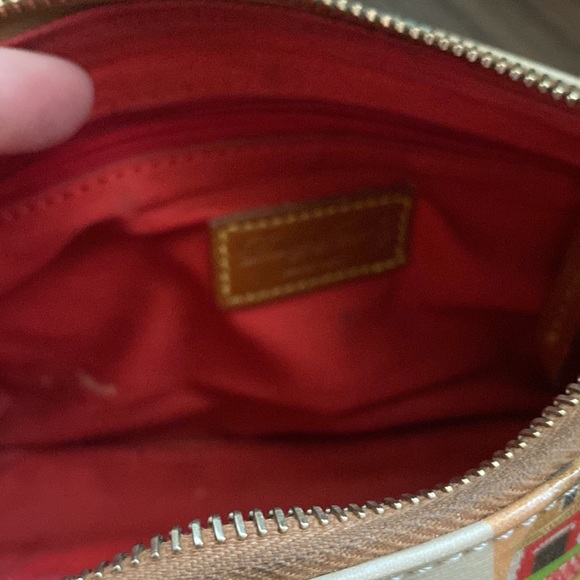 Dooney and bourke Disney land resort retro strap mini barrel - Picture 10 of 10